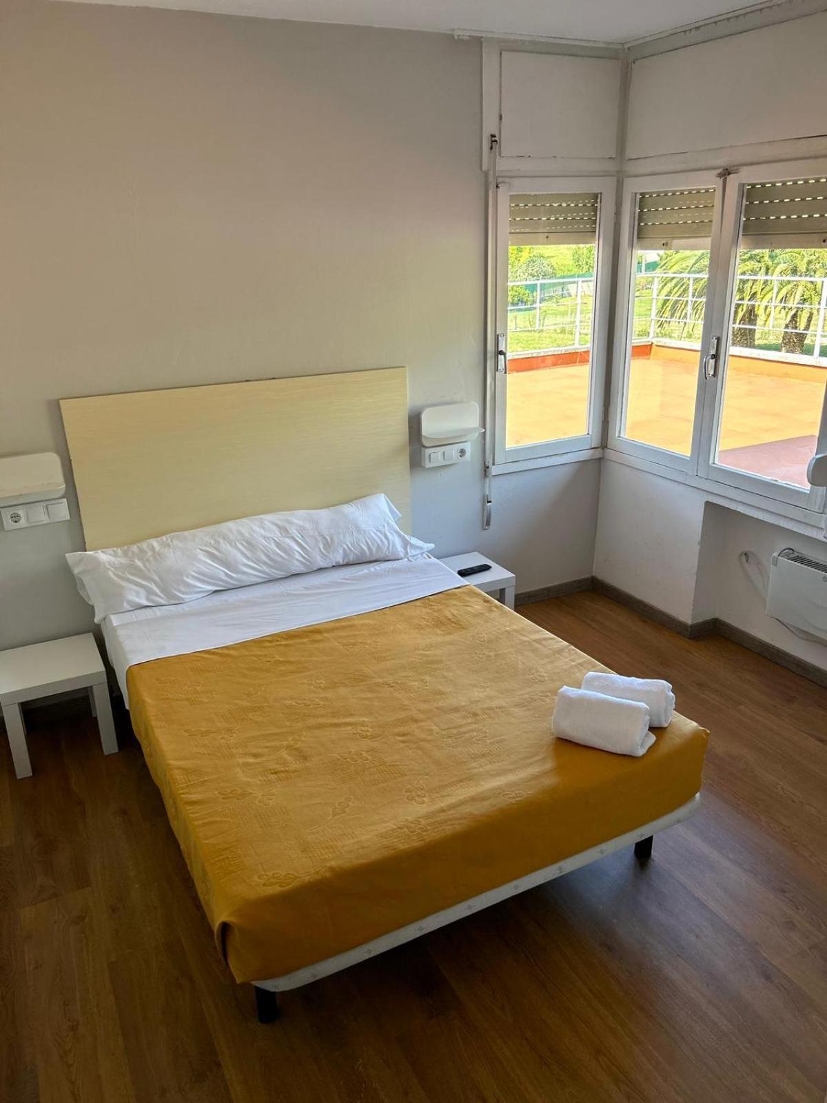 Las Palmeras Hotel Хихон Екстериор снимка